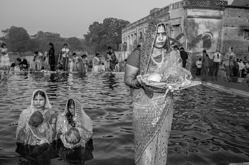 Valuing groundwater for cultural services - Women performing Chhath Puja in the artificial tank shown above in a village in Bhojpur district, Bihar